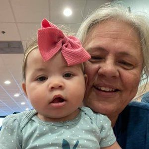 Meet your Posher, Laura